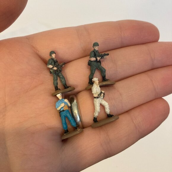 Vintage Micro Machines Military Soldiers Lot of 11 Army Mini Men Galoob Toys - Picture 7 of 7